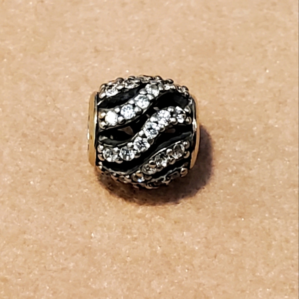 Pandora zirconia twist charm
